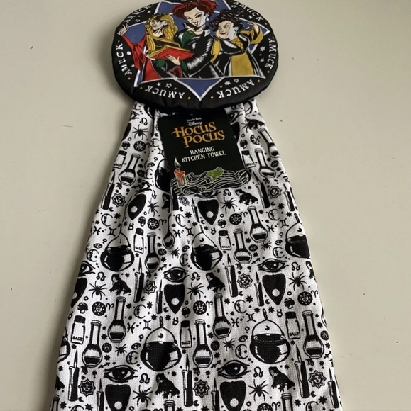Disney Hocus Pocus Hanging Kitchen Halloween Towel Sanderson Sisters NWT - Picture 4 of 4